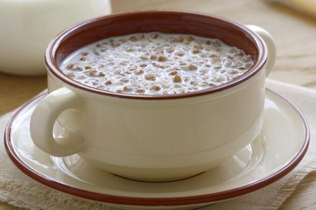 Buckwheat mat Kefir fir eng 3-Deeg Diät