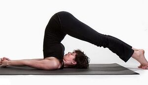 Yoga poséiert fir Schlankheits Bauch