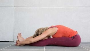 Yoga Übunge fir Bauch ze schlanken
